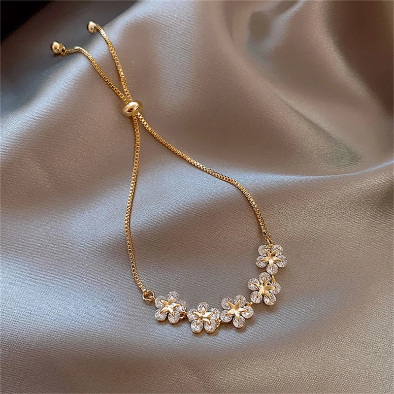 Elegant Gold Color Flower Charm Bracelet For Women