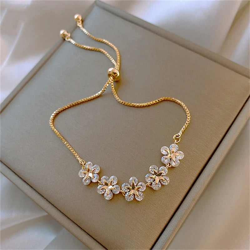 Elegant Gold Color Flower Charm Bracelet For Women