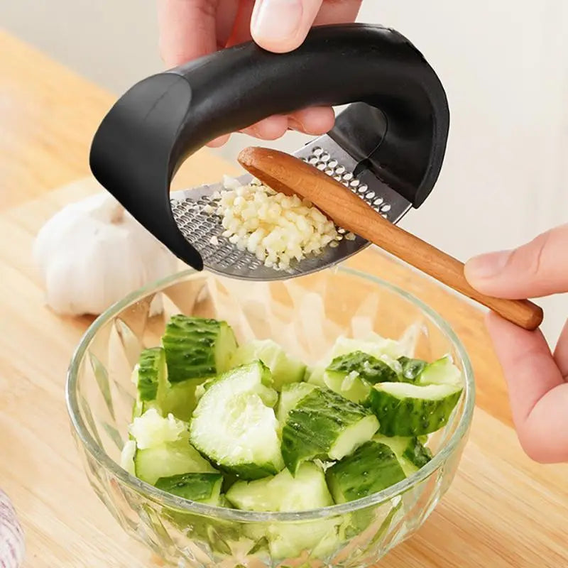 Stainless Steel Garlic Presses Manual Garlic Mincer Chopping Garlic Tools Curve Fruit Vegetable